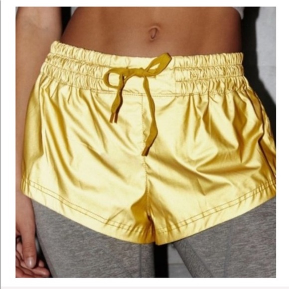 ⭐️Free People Movement Reflective Athletic Shorts Women’s Size Small - Picture 1 of 3